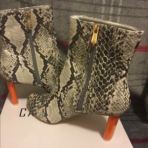 Snakeskin with a pop of color 💥